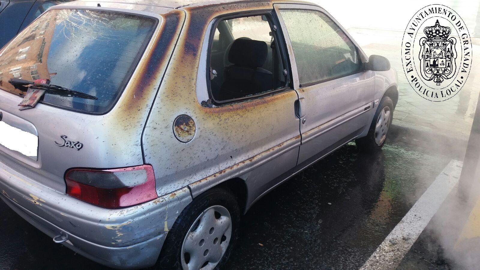 También quemó un coche.