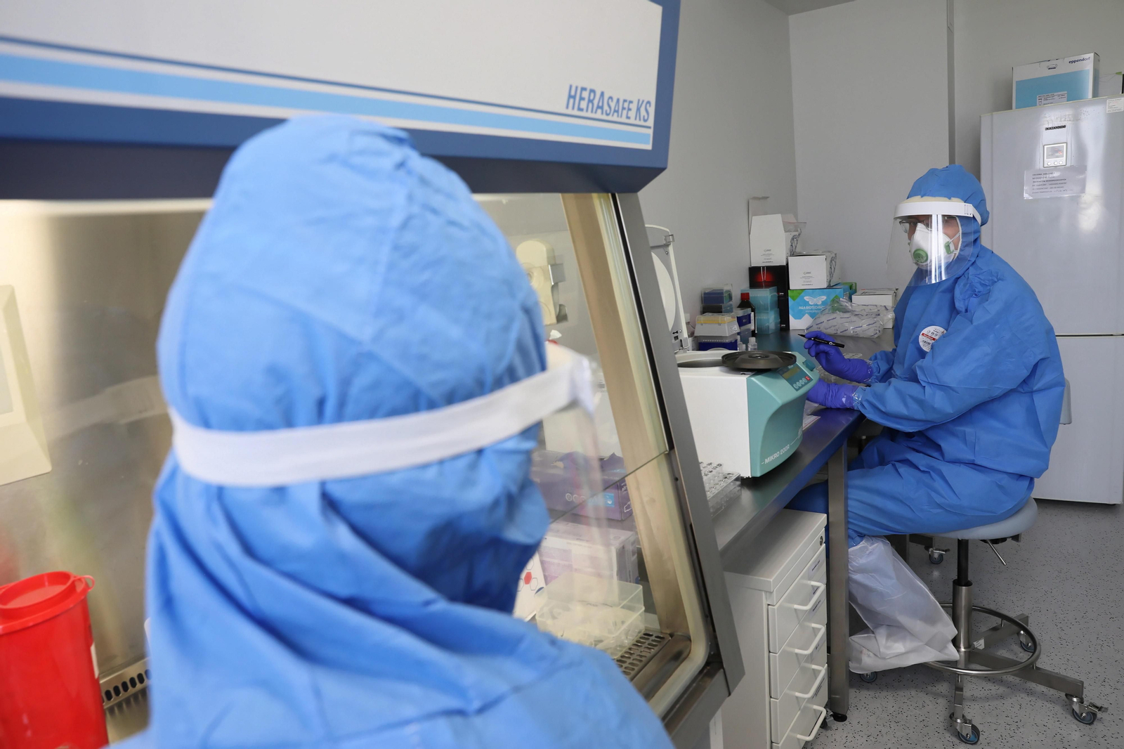 Almería suma un paciente más en la UCI por coronavirus.