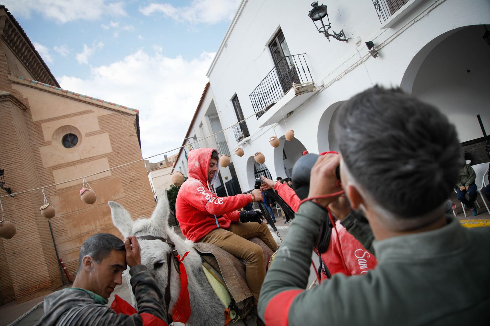 Las mejores imágenes del cierre de fiestas en Fiñana con "Las Ollas"