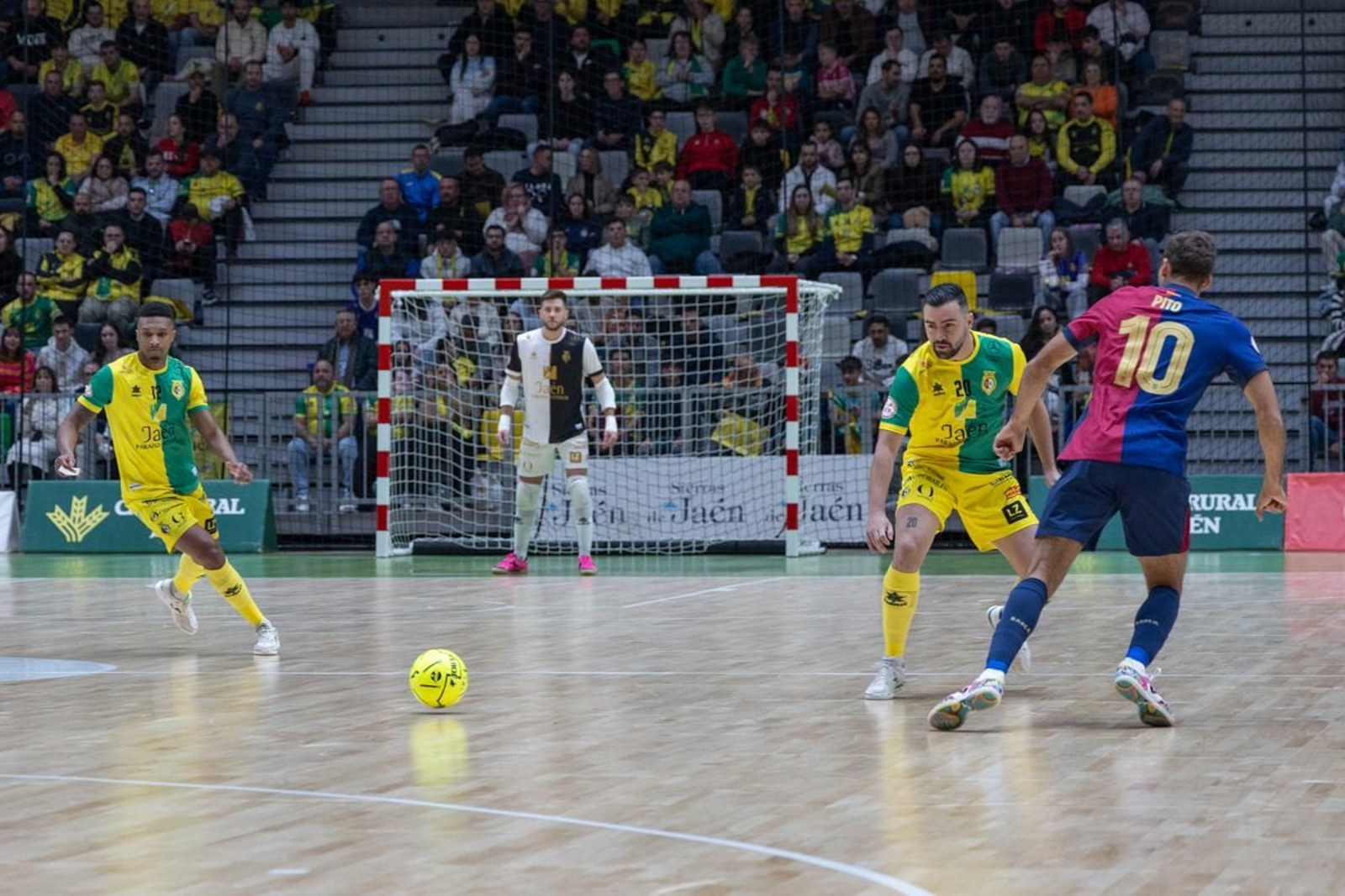 La fiesta amarilla en la goleada del Jaén FS al Barça, en imágenes