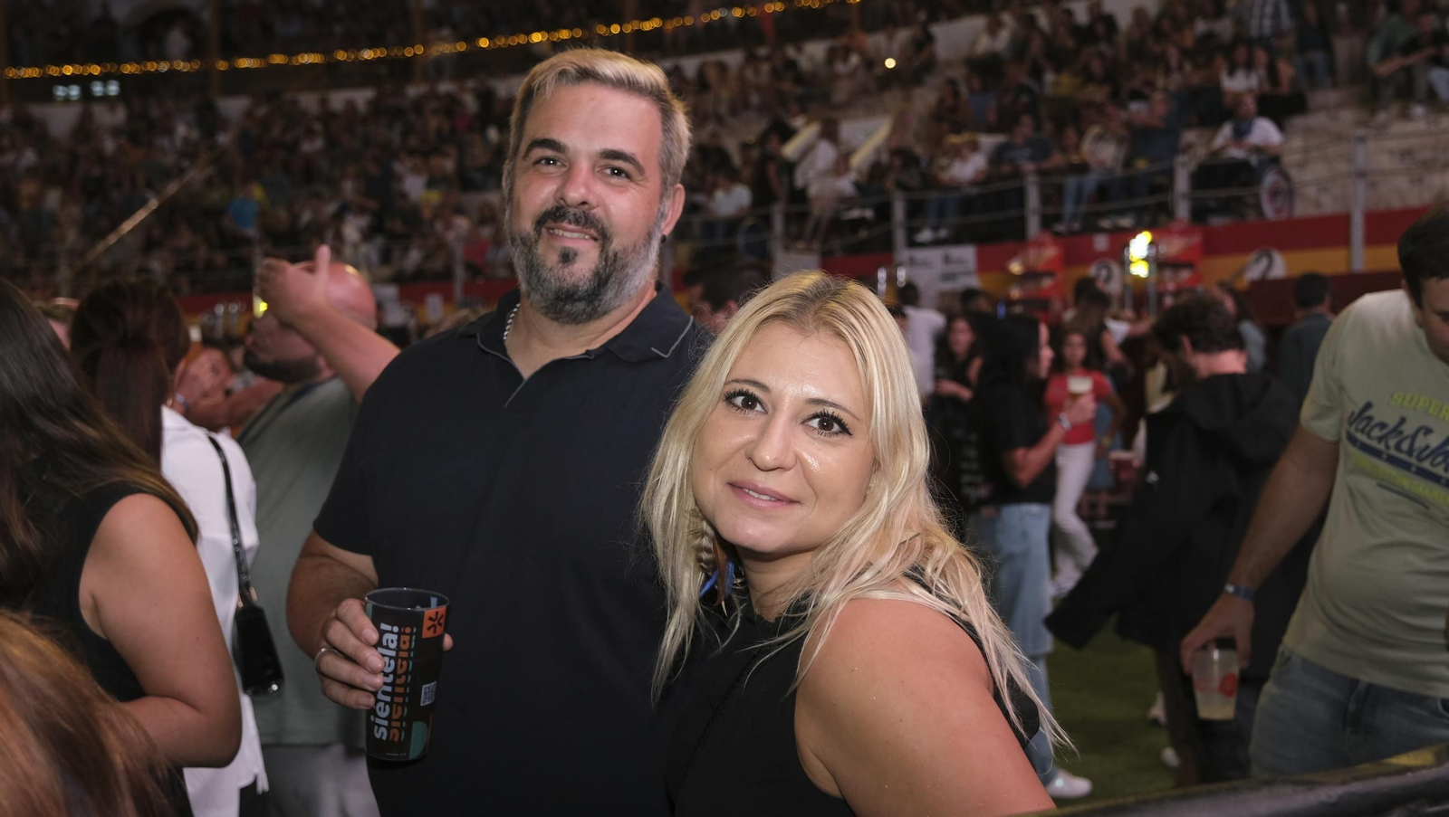 El concierto de Melendi llena de fans la Plaza de Toros de Almería, en imágenes