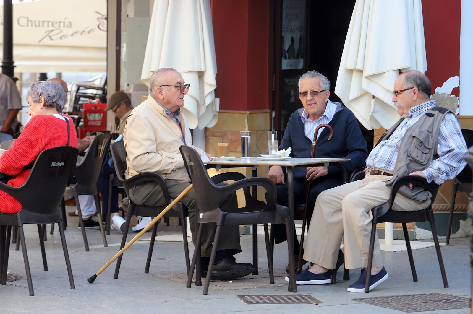 Imágenes de la Virgen del Rocío y sus nuevas andas