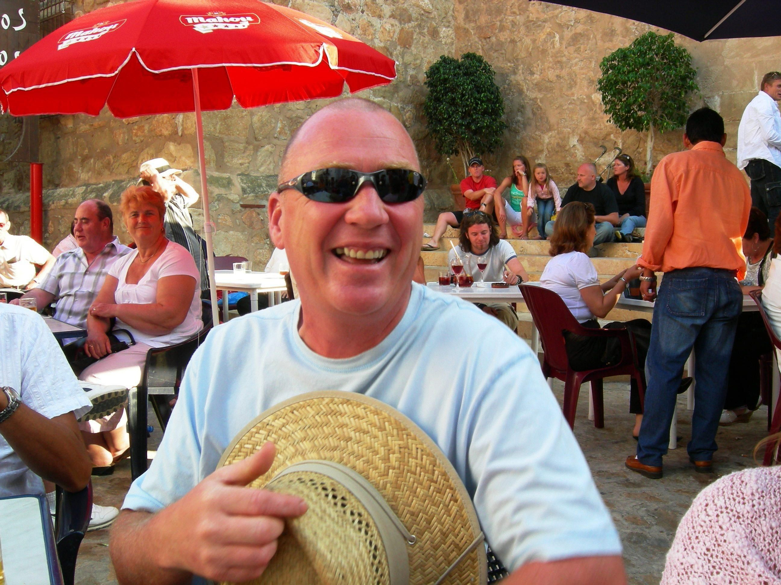 Un turista en la fiesta de Moros y Cristianos