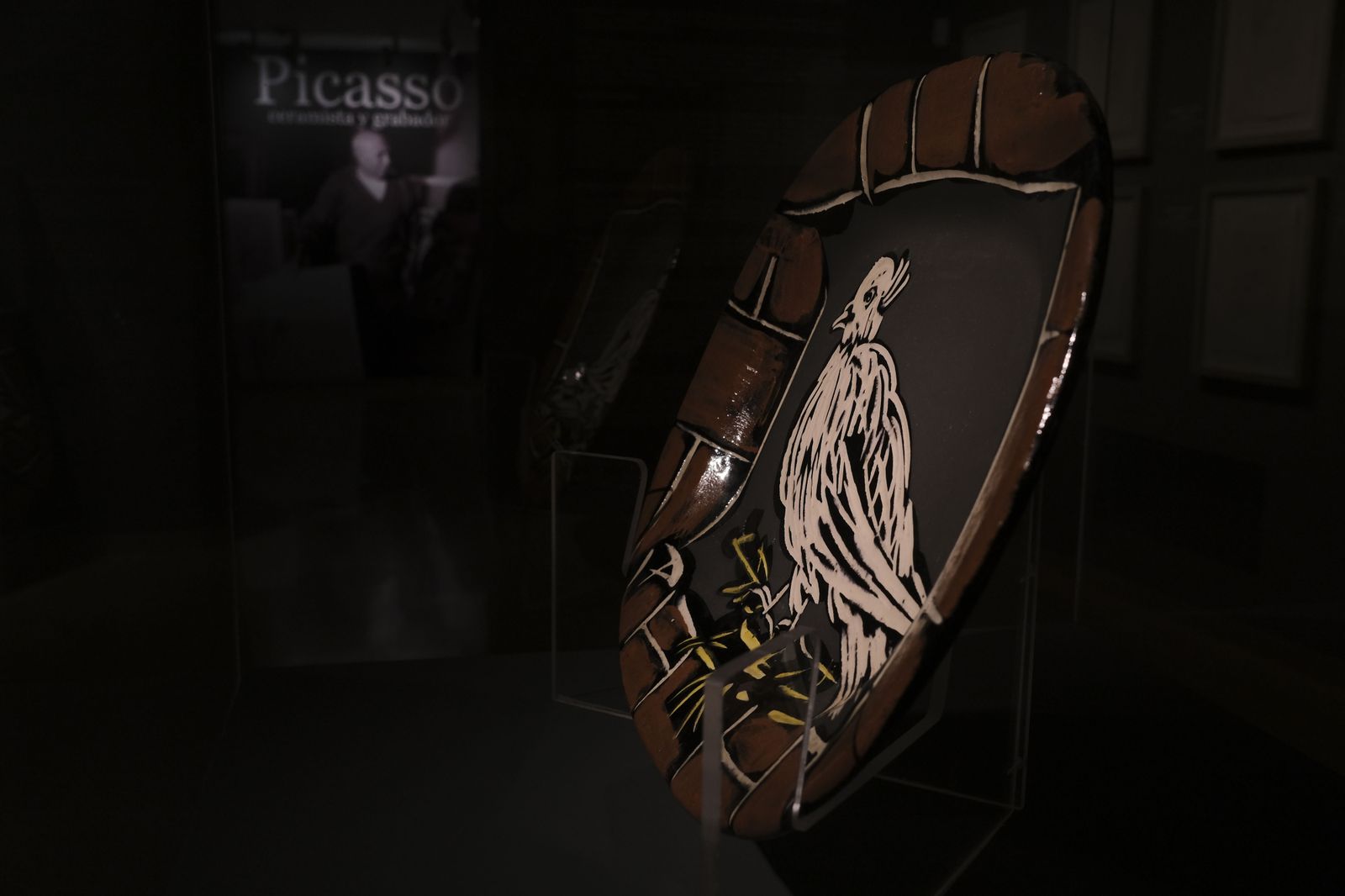 Obra sobre cerámica en la sala dedicada a Picasso