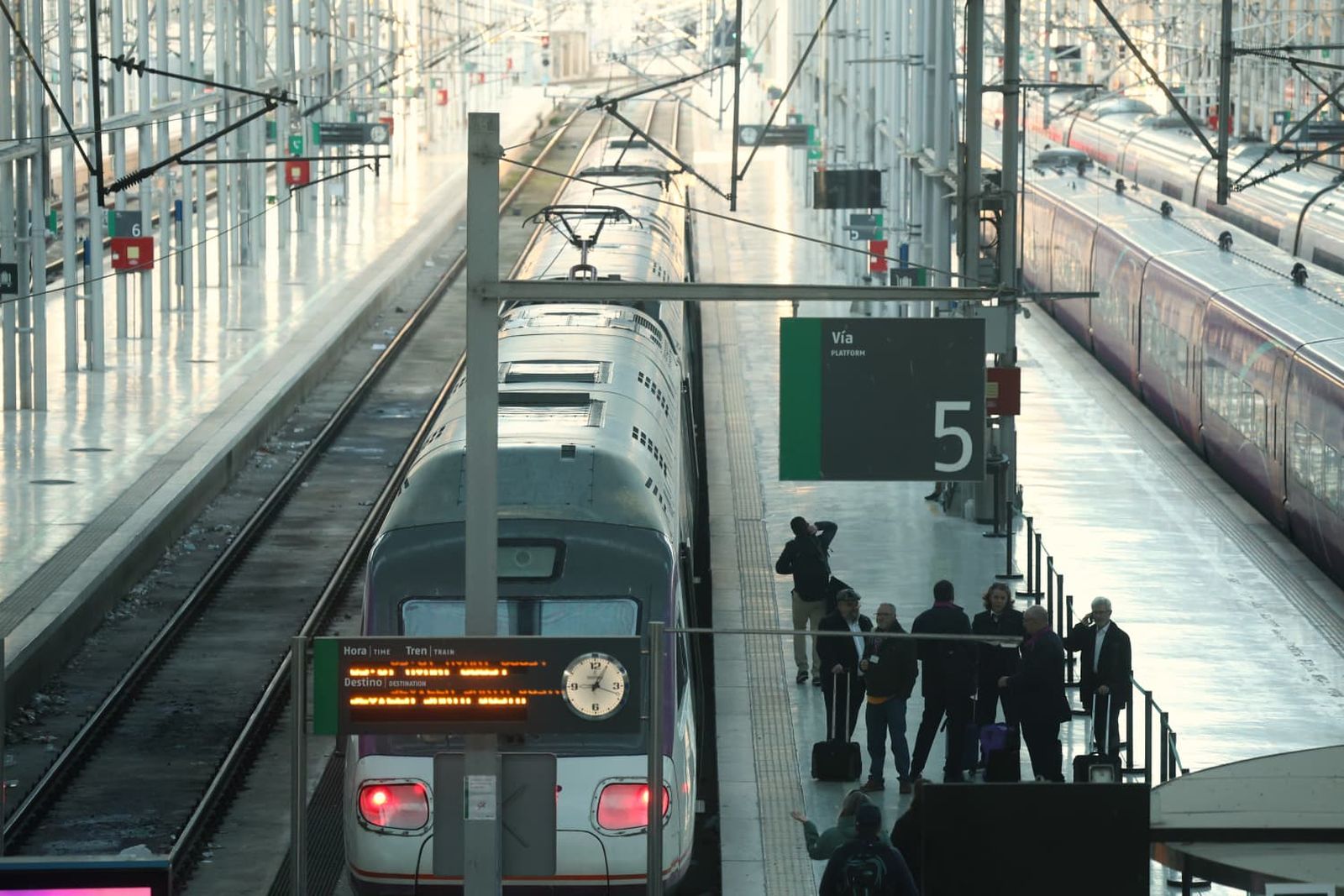 La estación de María Zambrano de Málaga esta mañana, tras el accidente en Córdoba, en imágenes