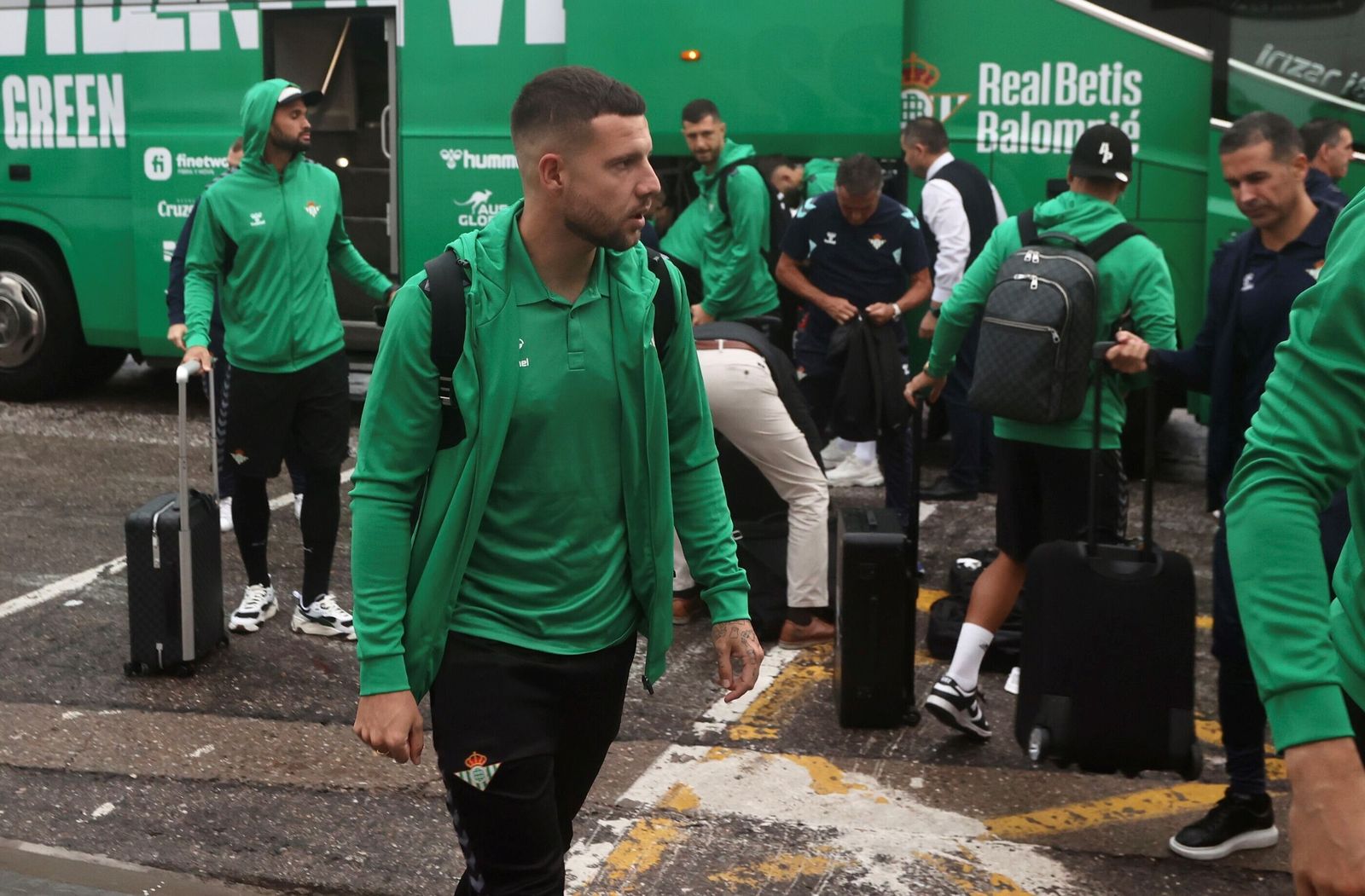 Las fotos de la salida del Betis para Chipre