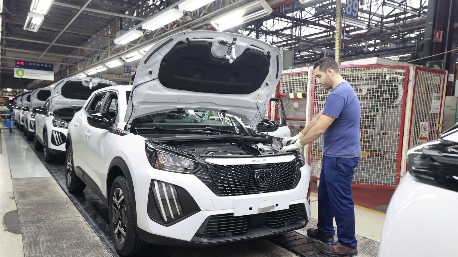 Los 2008, fabricados en Vigo (Pontevedra); y los 208, en Figueruelas (Zaragoza) han sido los dos modelos que ha introducido Peugeot, la única marca que lo ha conseguido, entre los diez más vendidos en España en 2025.