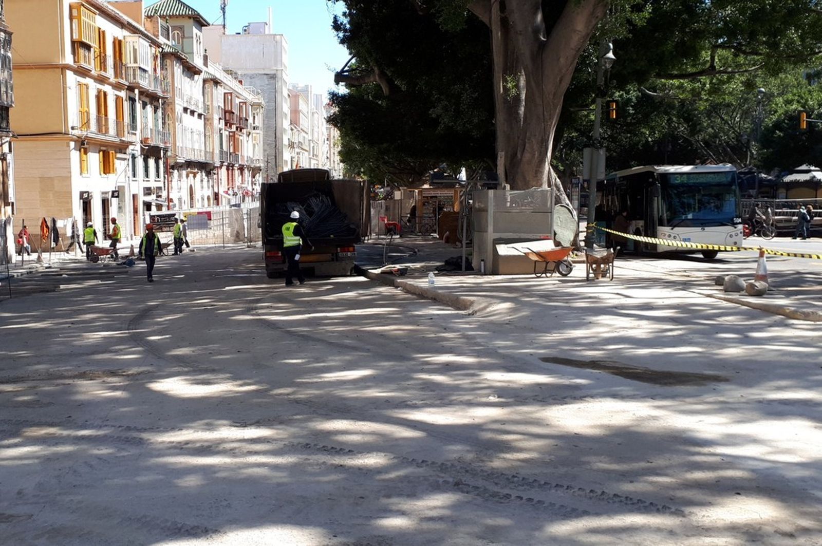 Metro de Málaga finaliza el acondicionamiento de la Alameda para las procesiones.