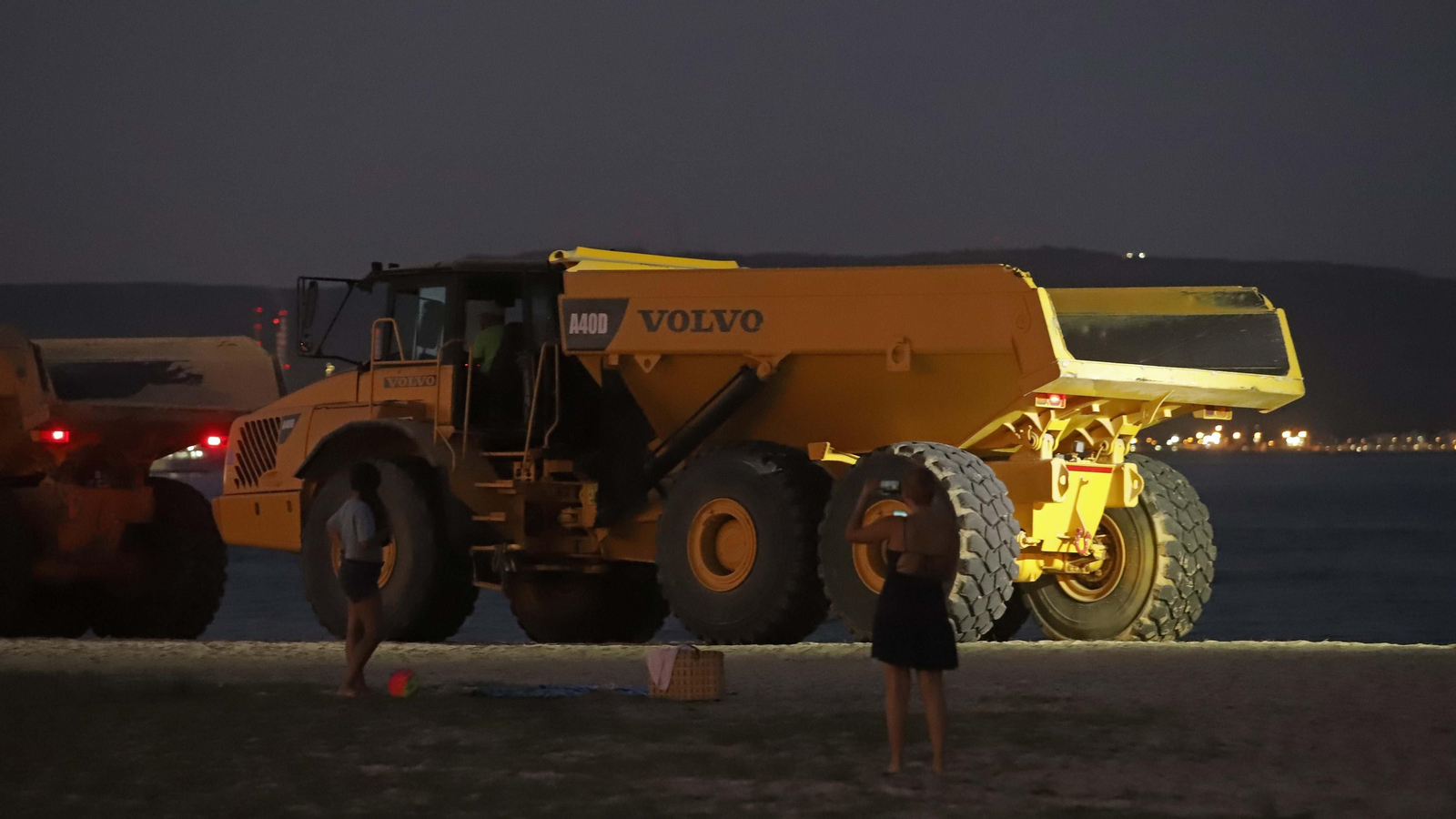 Fotos del trasvase de arena en El Rinconcillo