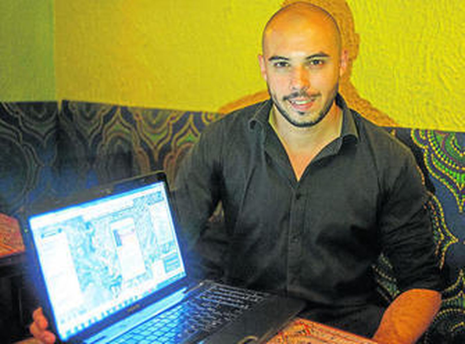 Jaime Palma muestra el programa.