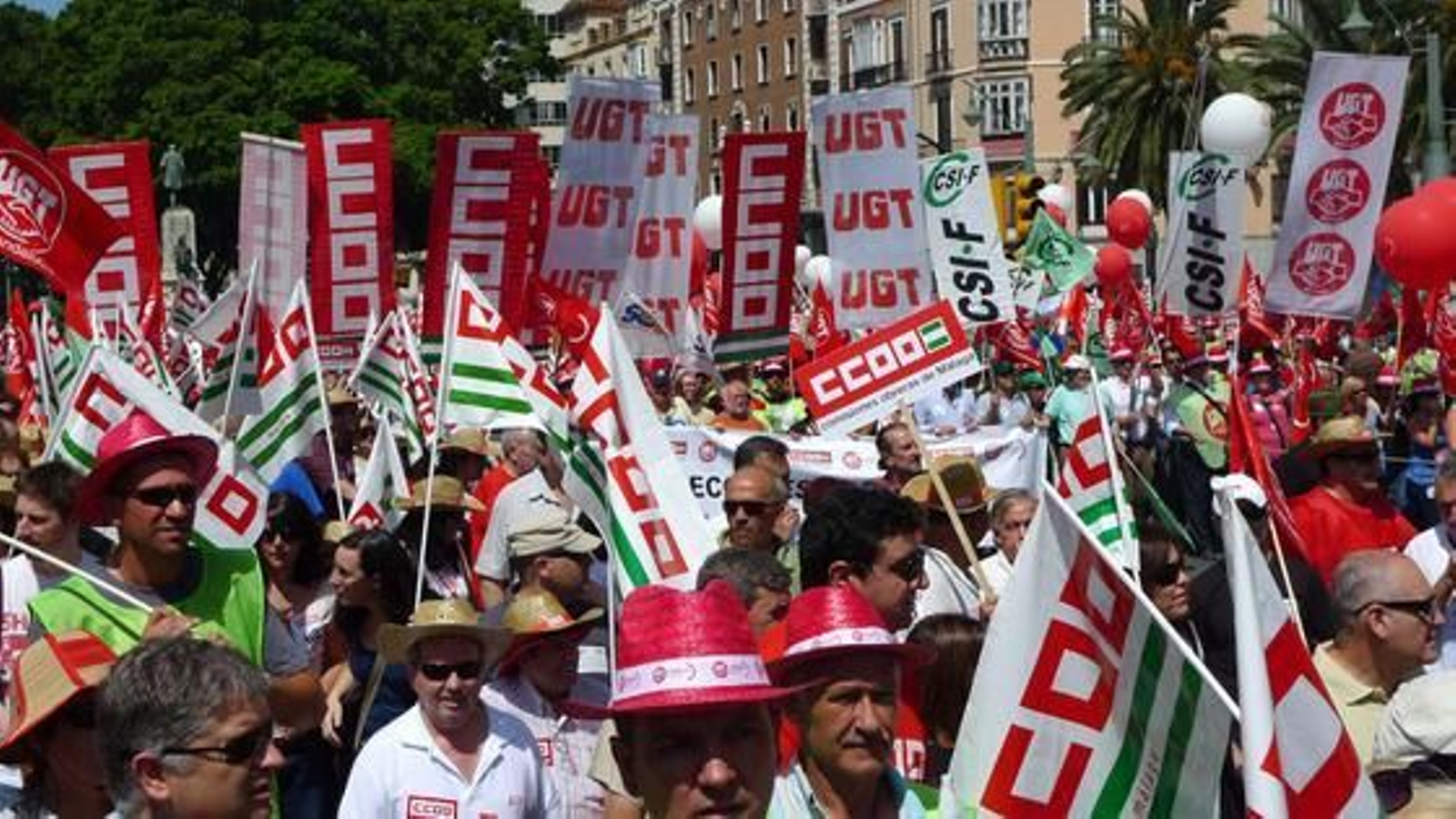 Huelga de funcionarios celebrada en Málaga contra el reajuste salarial impuesto por el Gobierno.


Foto: J.A.N.