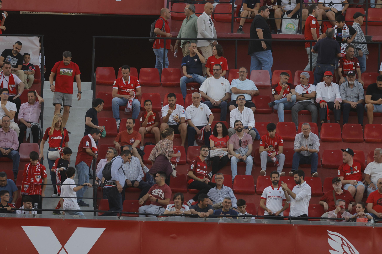 Búscate en las fotos del Sevilla -Villarreal