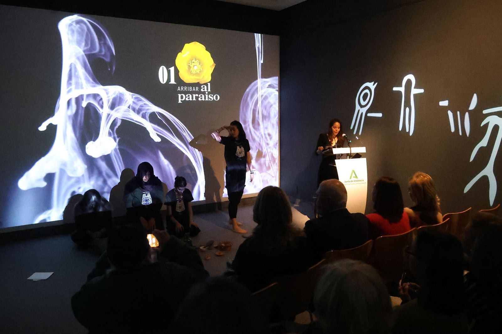 Imágenes de la lectura dramatizada de la obra "Una mirada a Saltés", en el museo de Huelva