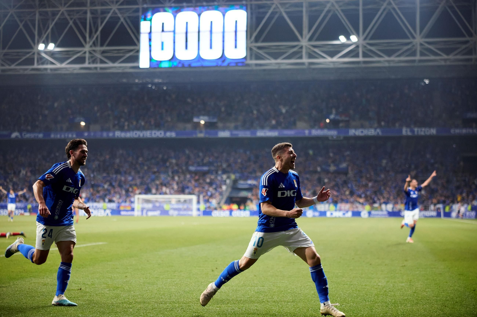 Las fotos del ascenso del Oviedo ante el Mirandés