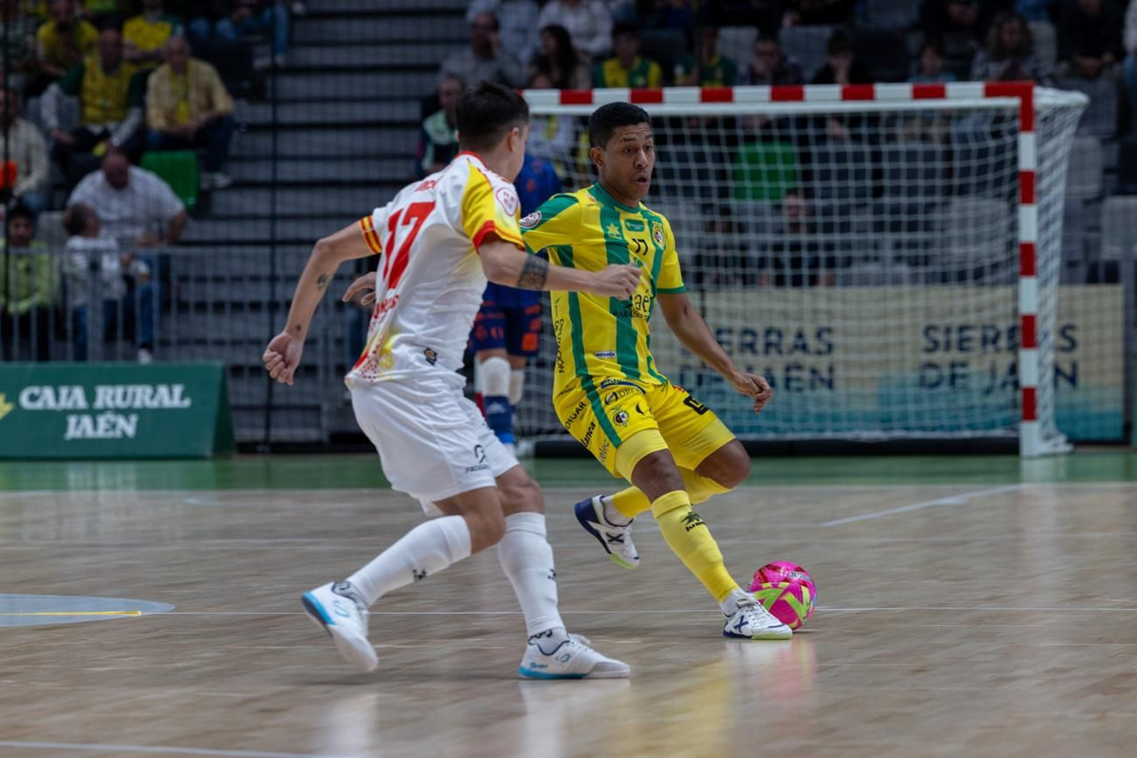 Las mejores fotos de la goleada del Jaén Paraíso Interior FS ante Industrias Santa Coloma