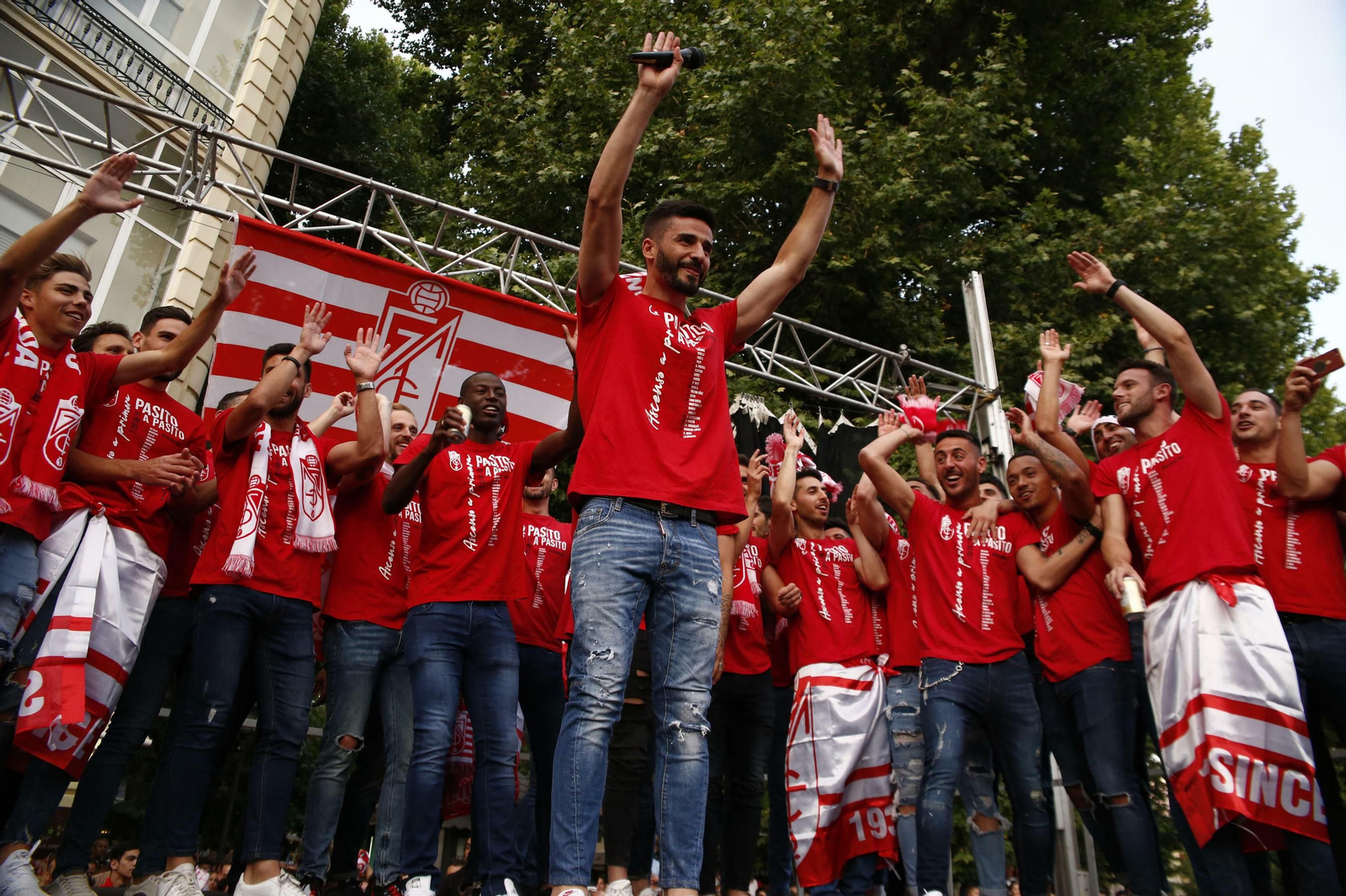 La Fuente de las Batallas, punto de reunión de todo el granadinismo