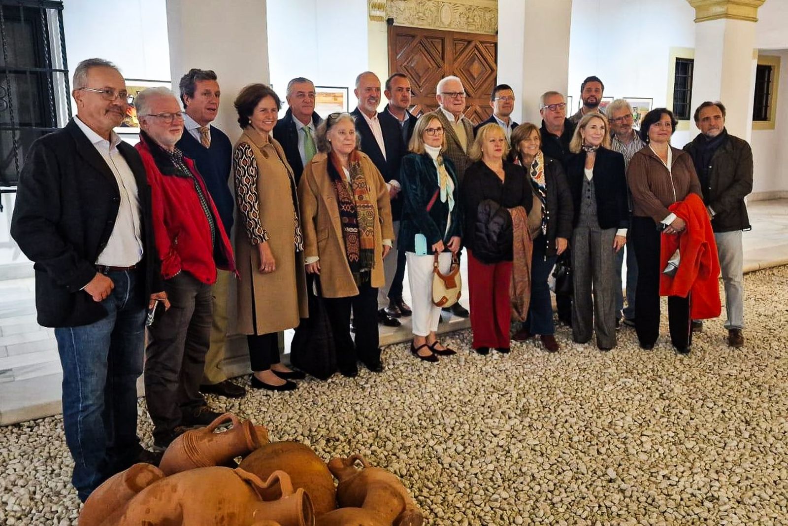 Algunos de los miembros de Lucila Colectivo Fotográfico durante la inauguración de la exposición en la Fundación Valentín de Madariaga