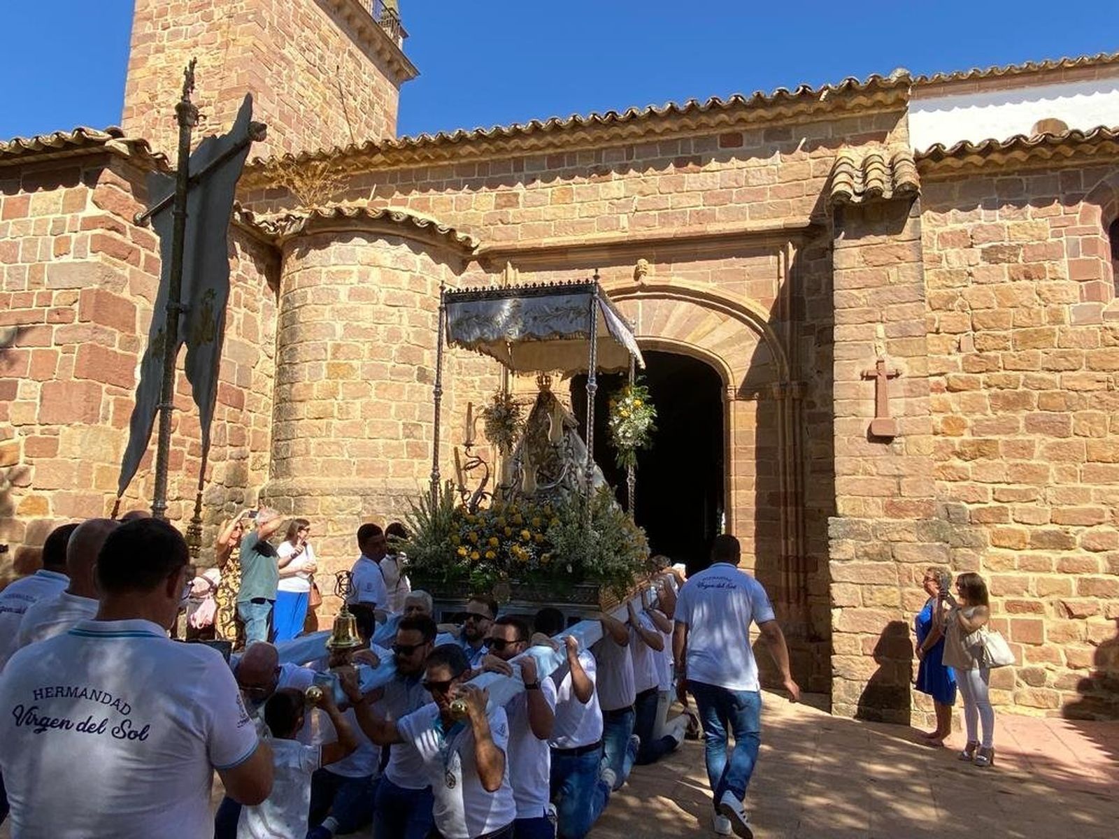 Las fotografías de la procesión de la Virgen del Sol por las calles de Adamuz