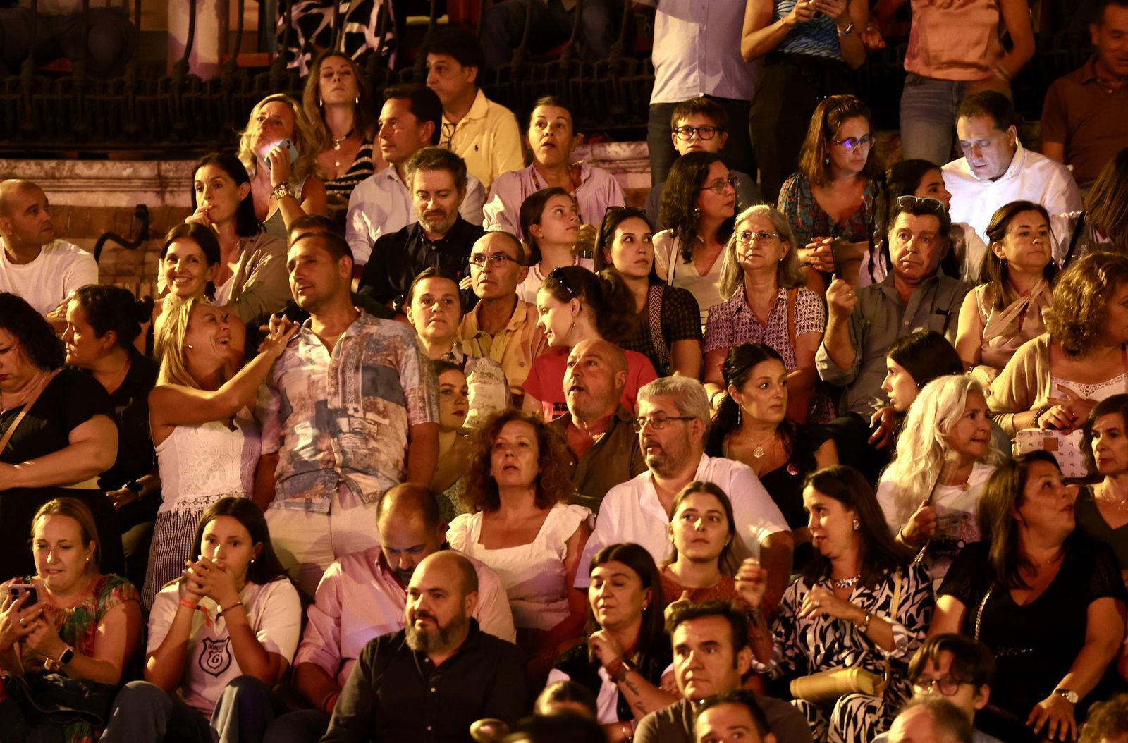 Búscate en el concierto de Hombres G