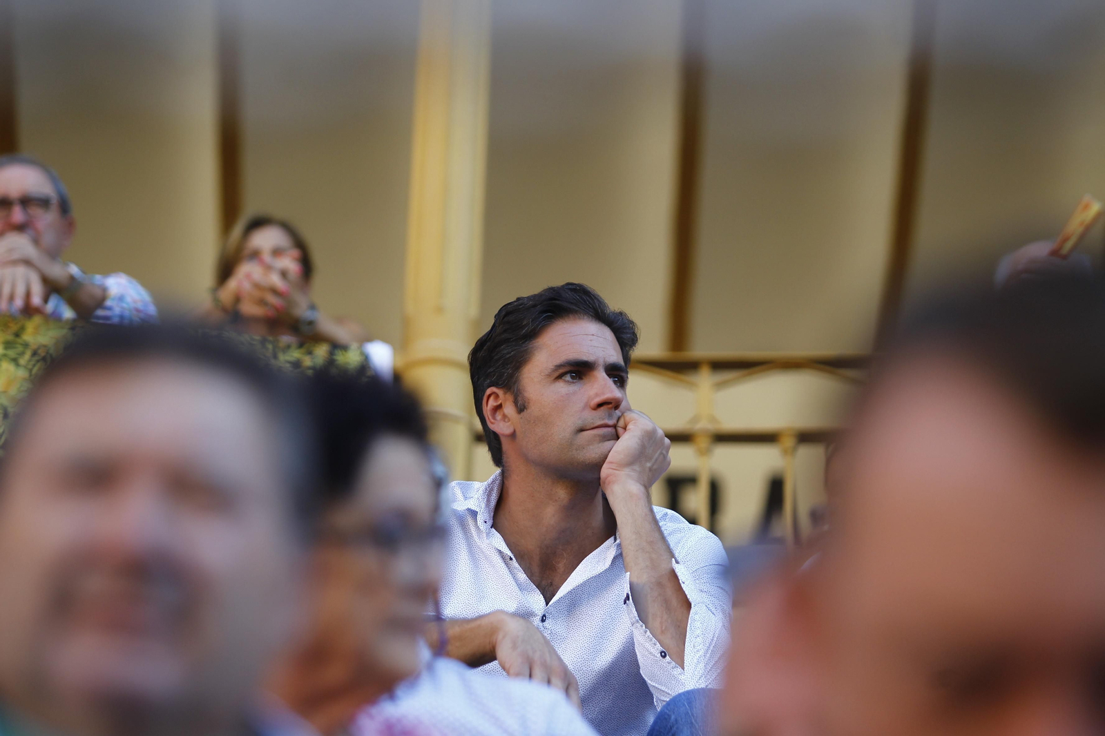 Las imágenes del ambiente del tendido en la novillada de la Feria Taurina de Almería