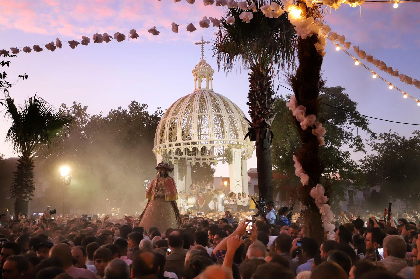 Recuerda las imágenes de la Venida de la Virgen del Rocío a Almonte en 2019