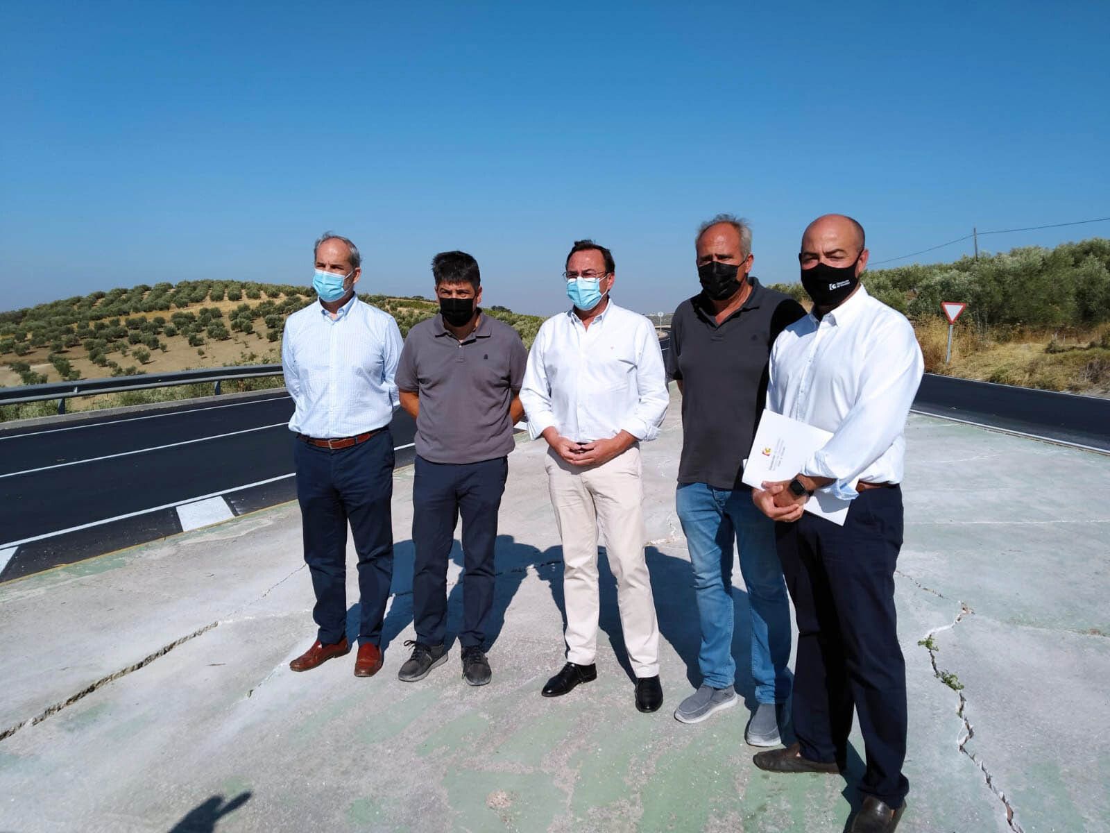 Representantes institucionales en la CO-5209 de Monturque a Montilla.