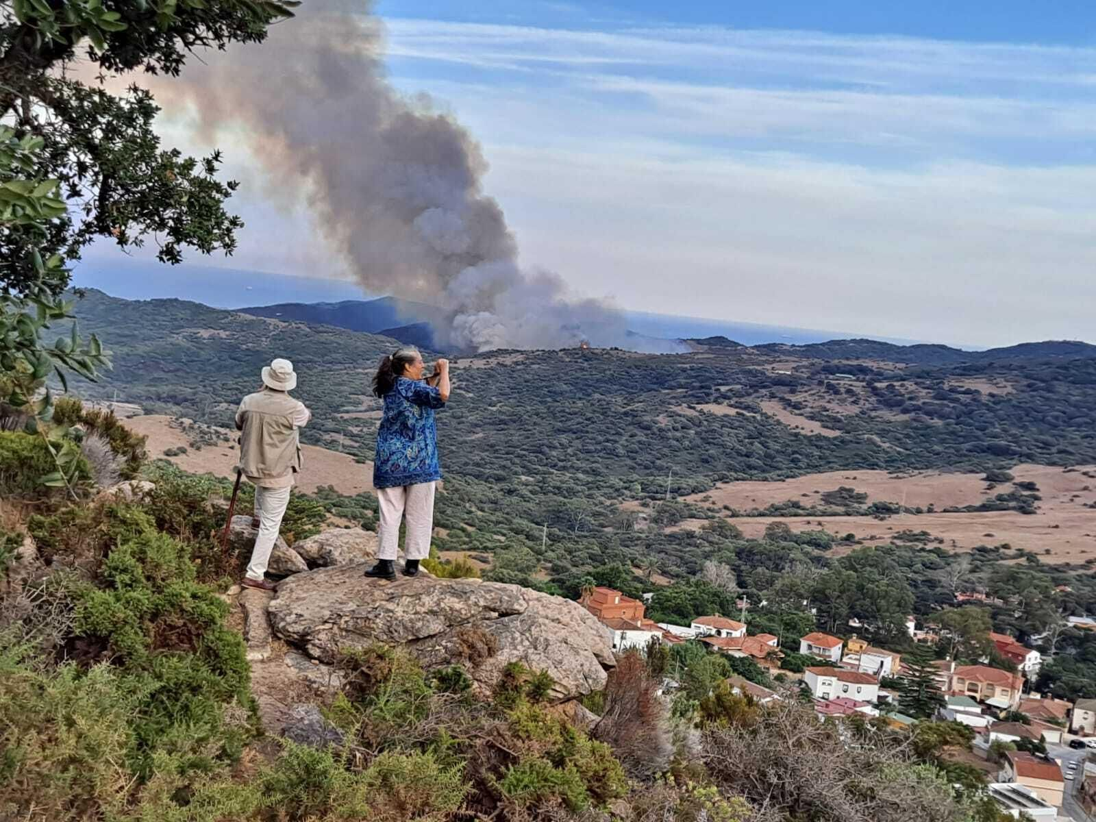 Las fotos del incendio entre las Pantallas y la Marchenilla, en Algeciras