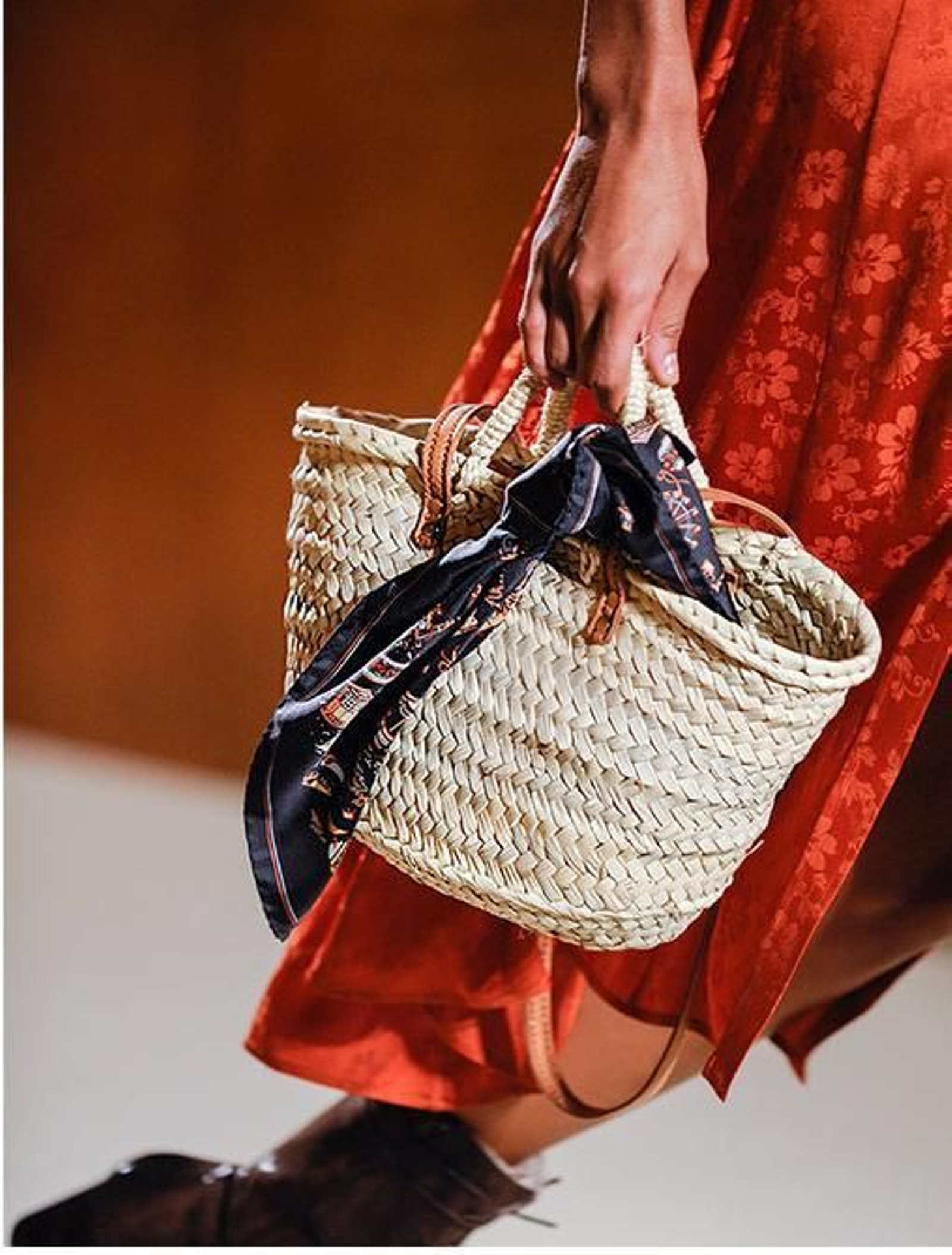 Las 30 formas más originales de llevar un pañuelo en tus looks de verano