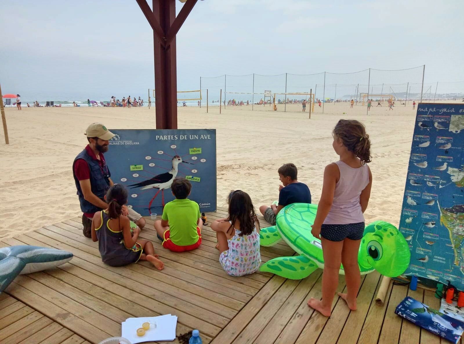 Uno de los talleres desarrollados ya en La Barrosa.