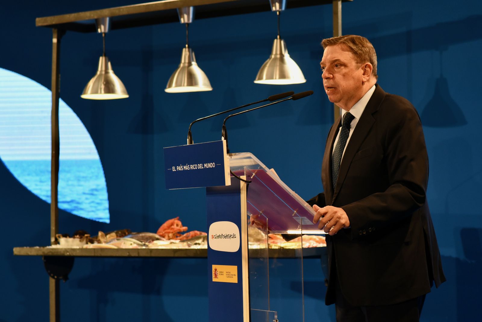 El ministro Luis Planas en la presentación de la campaña para la promoción de los productos pesqueros