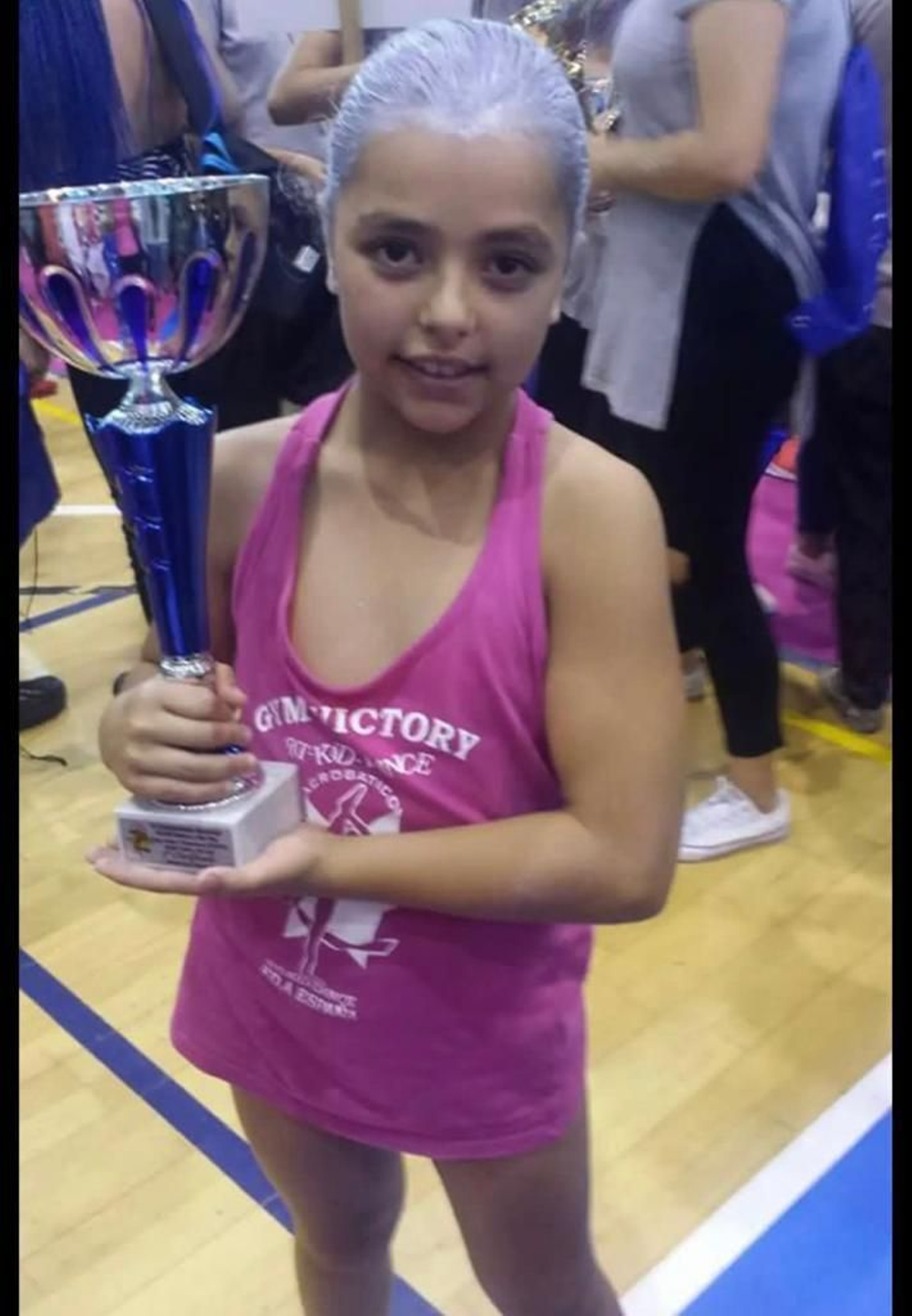 Natalia Belmonte con su primer premio de baile individual a los 6 años