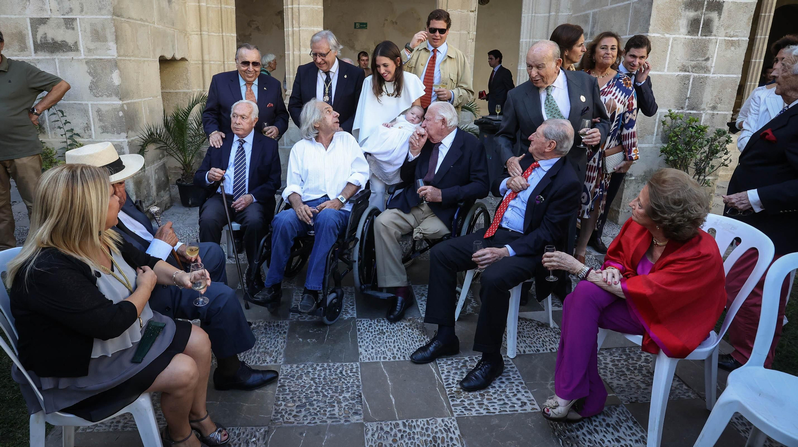 Rafael de Paula, Curro Romero, Padilla, entre otros asistentes al nombramiento de Ávaro Domeq