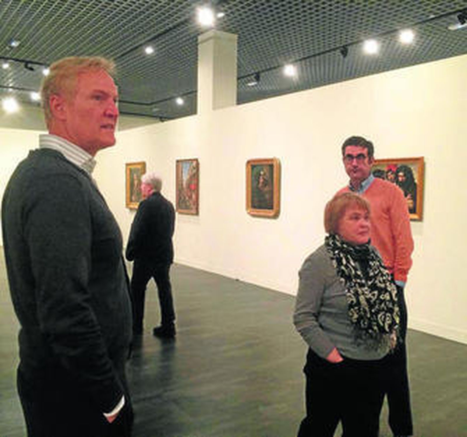Schröder, Petrova y Luna, ayer, en la sede del Museo Estatal Ruso.