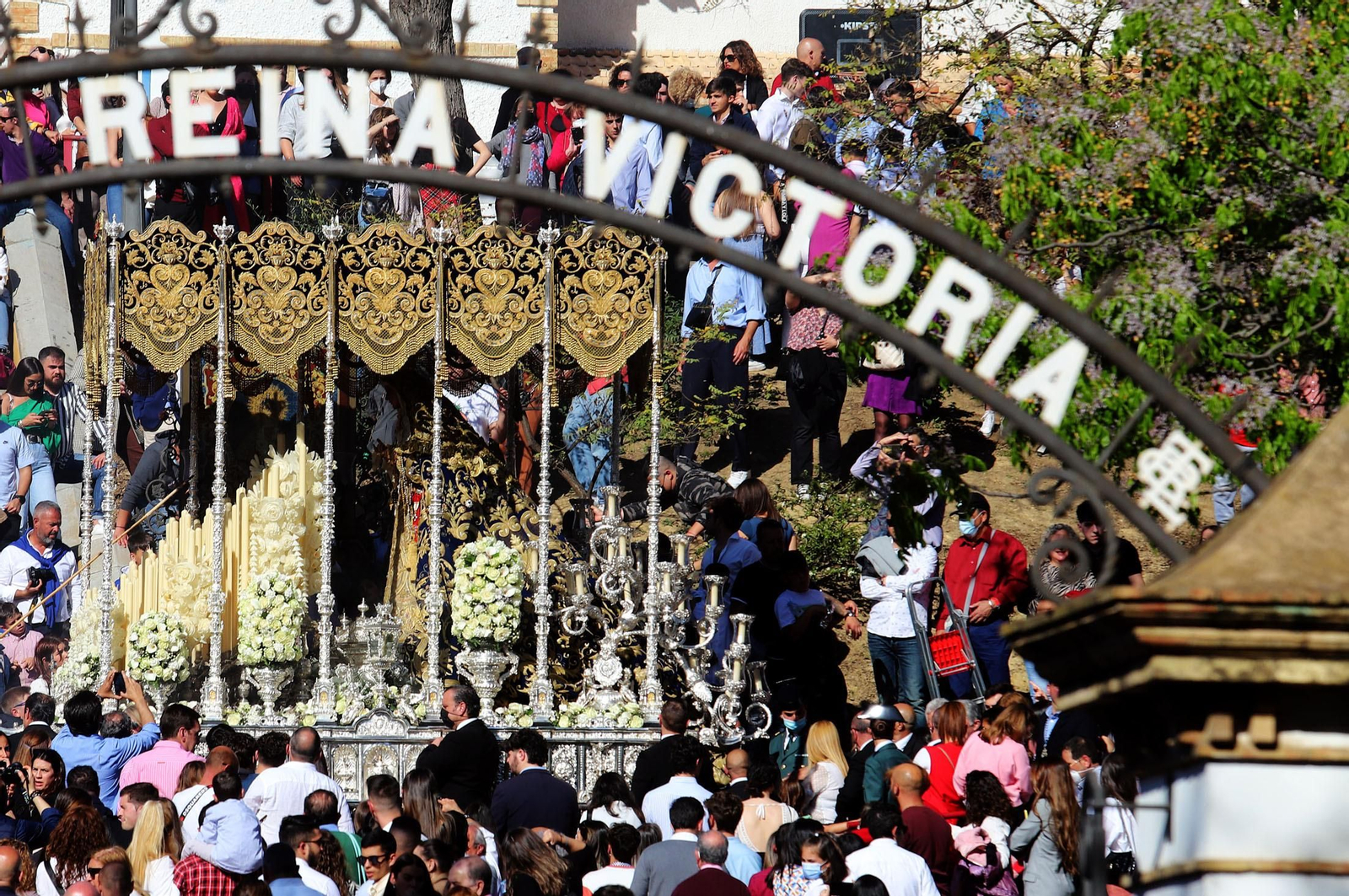 Imágenes de La Victoria en su salida procesional y su recorrido por el Barrio Obrero