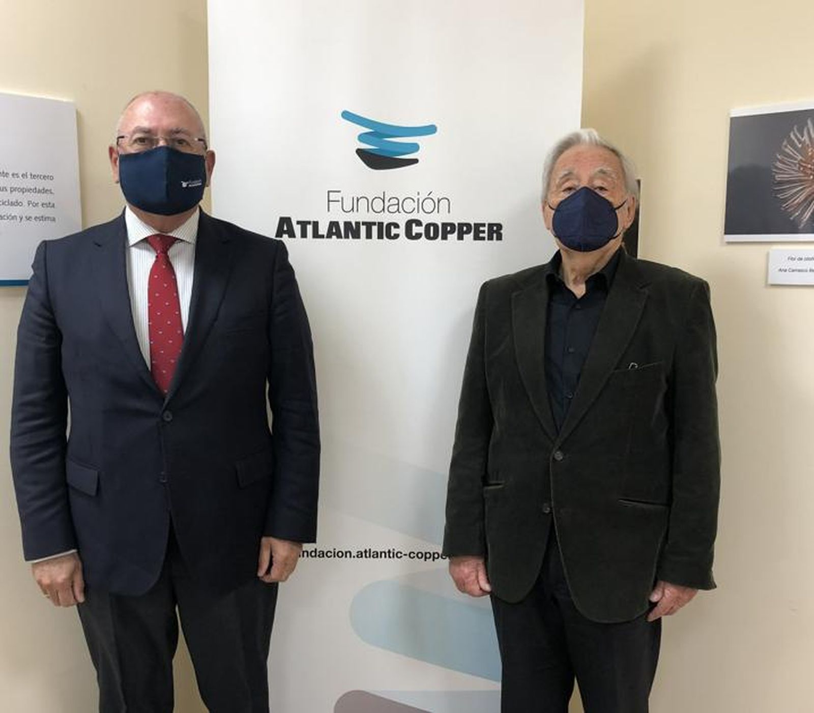 Antonio de la Vega, director general de la Fundación Atlantic Copper y José Luis Ruiz, presidente de la Asociación Cultural Latitudes 21, organizadora del festival.