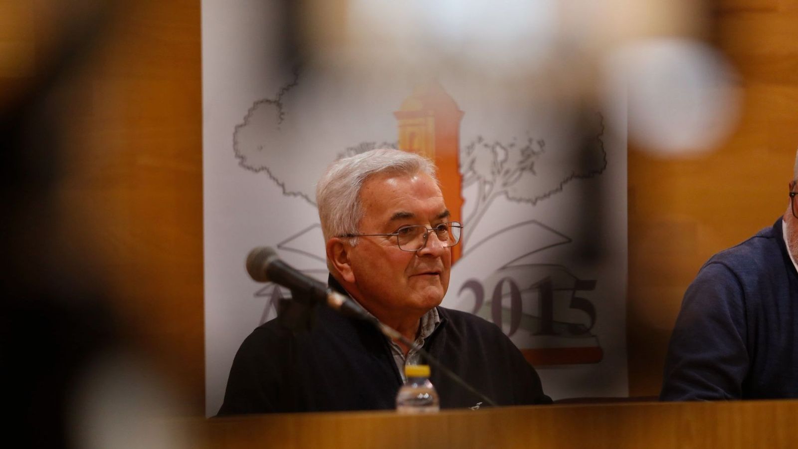 El padre Pedro Gómez, durante su charla en el centro documental de Algeciras.