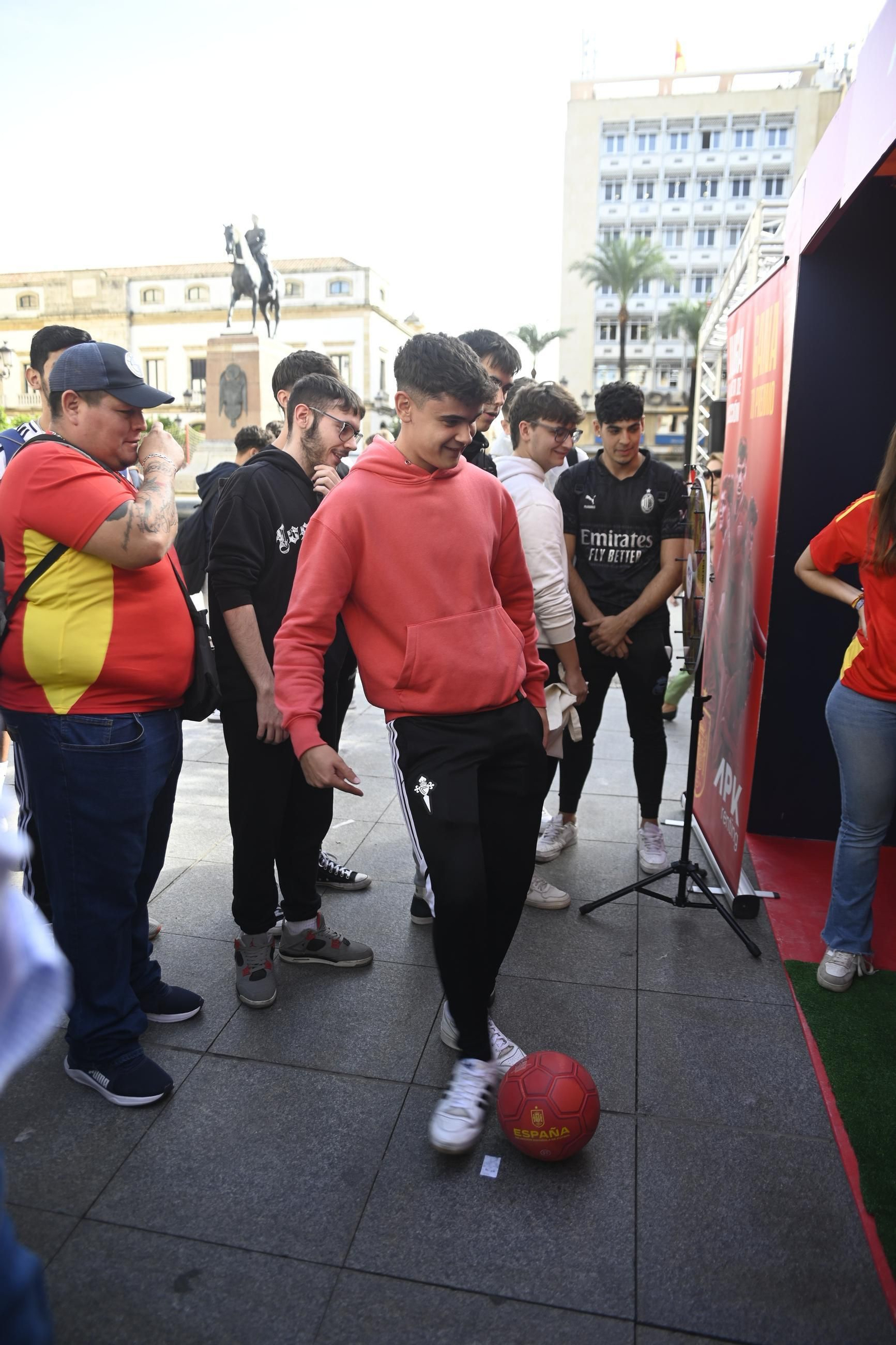 Las mejores fotos del inicio de la 'fan zone' de la selección española en Córdoba