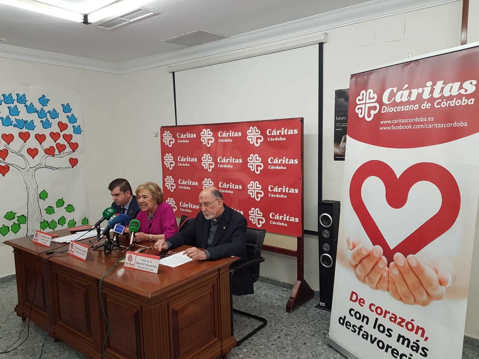 Salvador Ruiz, María Dolores Vallecillo y Manuel María Hinojosa en la presentación del balance.
