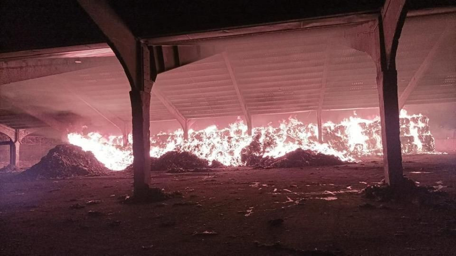 Incendio de residuos en el basurero Sur de Europa en Los Barrios