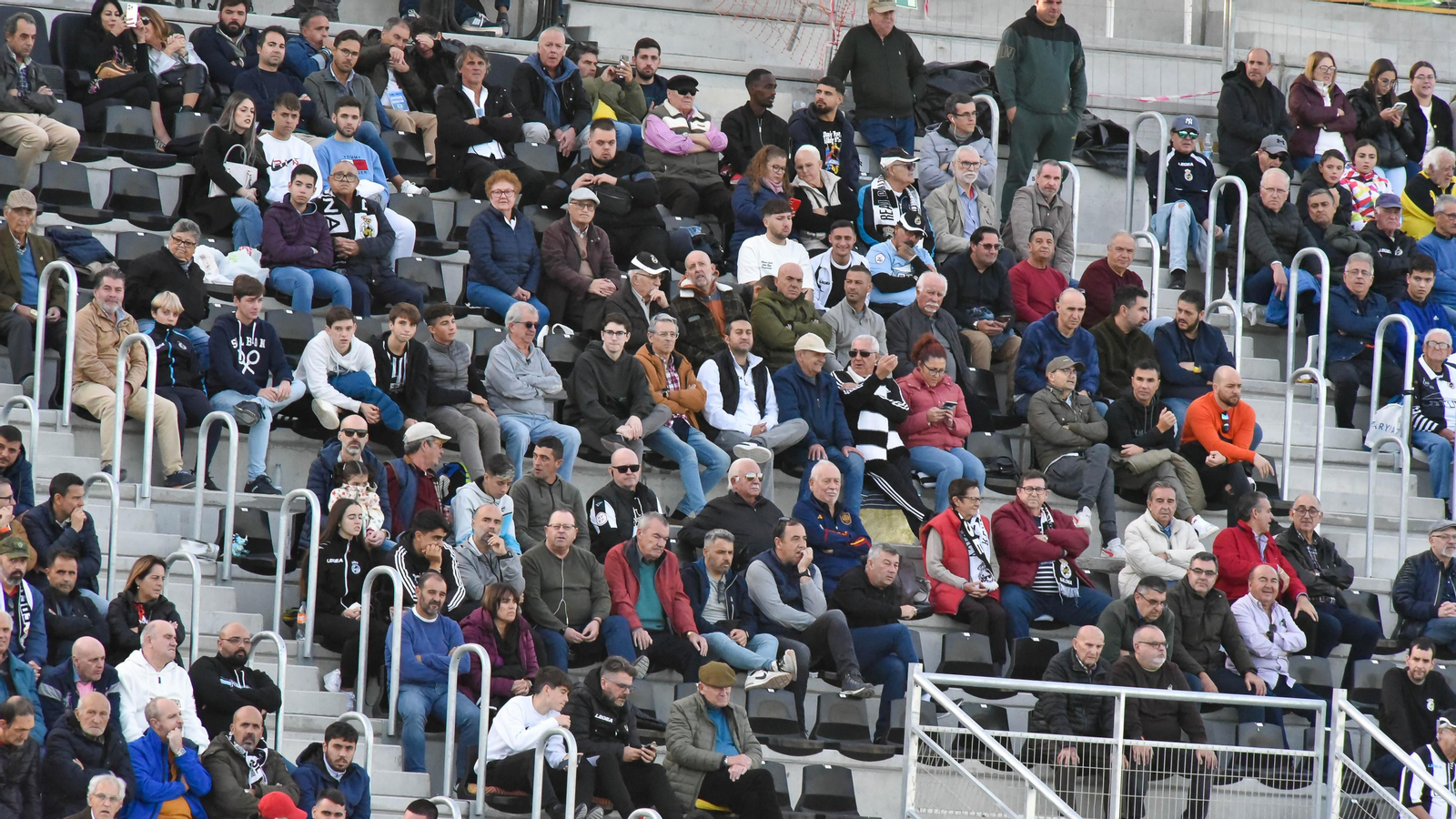 Búscate durante el Balona - UCAM Murcia en el Ciudad de La Línea