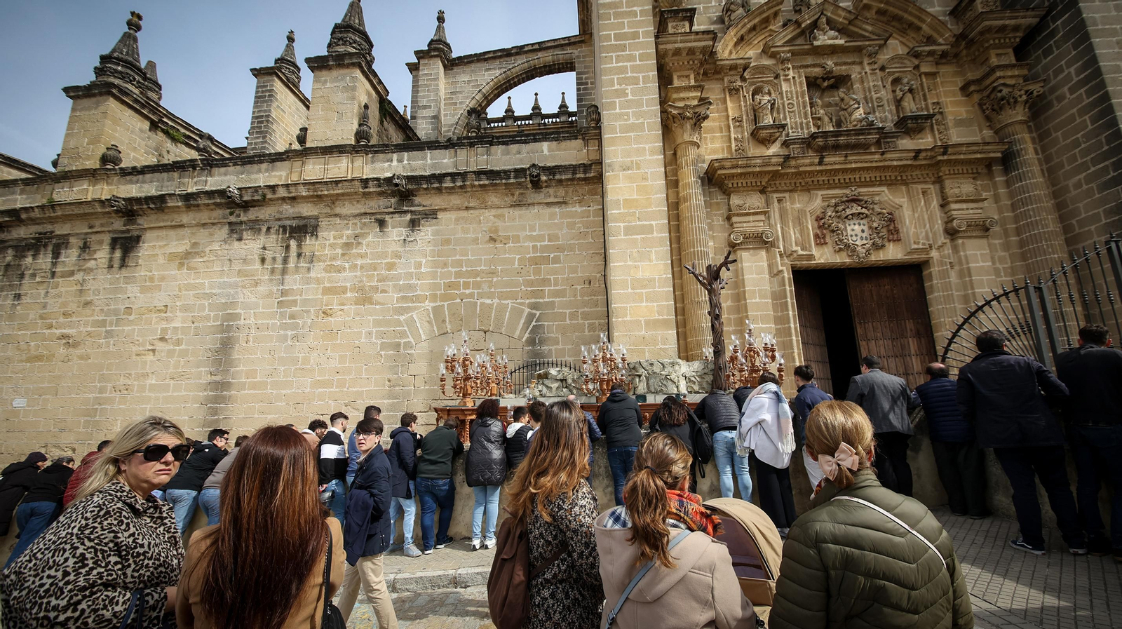 La Mortaja prueba su paso por el entorno de la Catedral