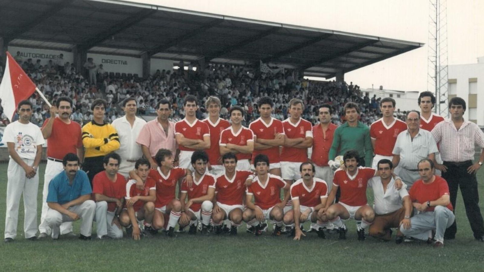 La plantilla del Atlético Espeleño en el curso 86-87, que disputó la final de la Copa Valle de Los Pedroches.