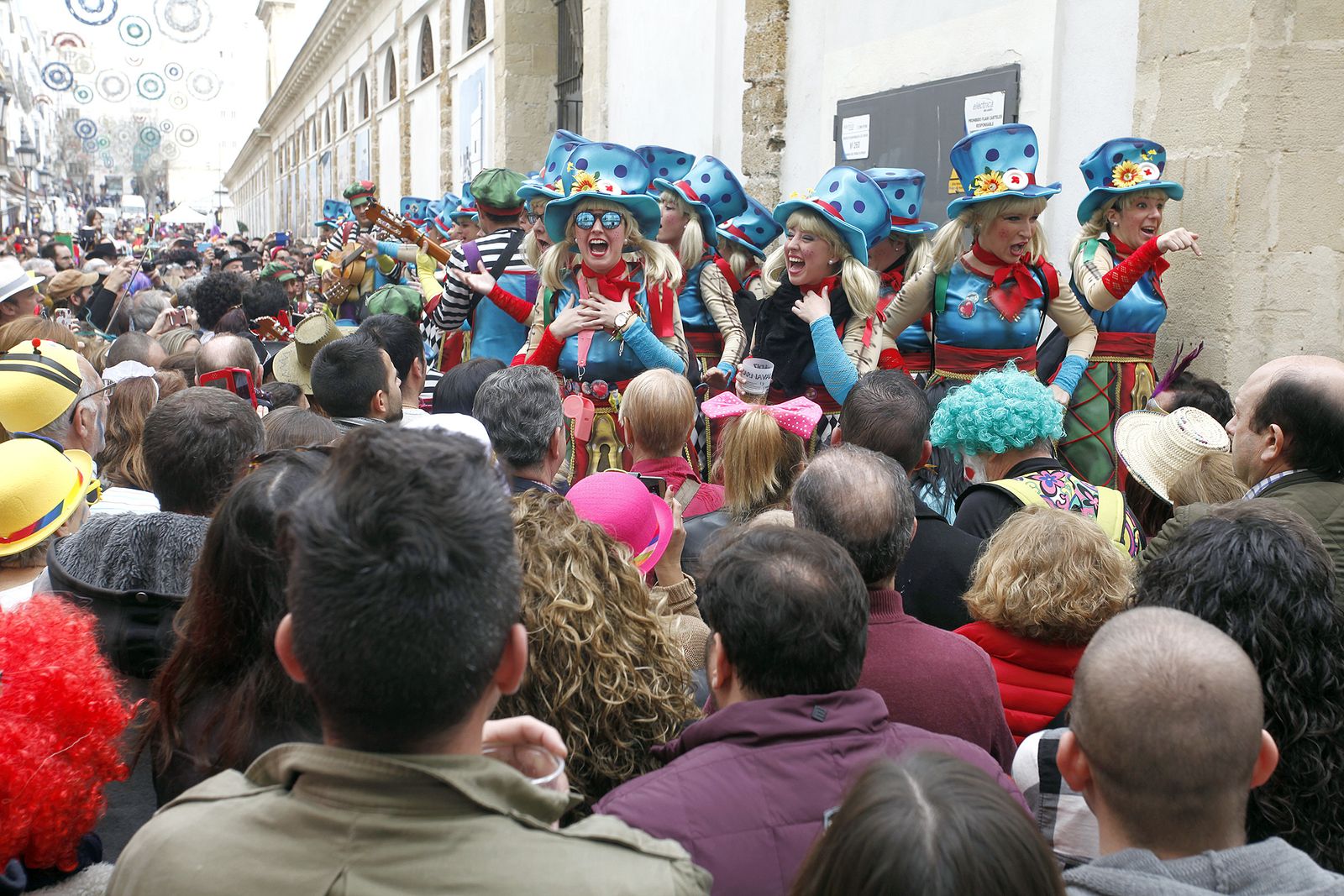 Batalla de coplas en el Mercado