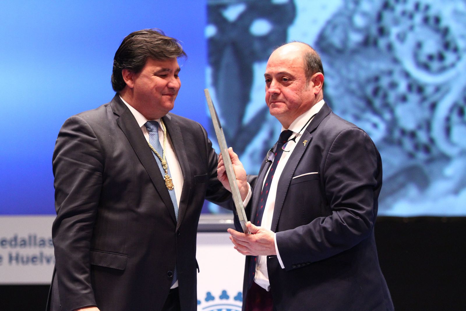 Imágenes de la entrega de las medallas de Huelva