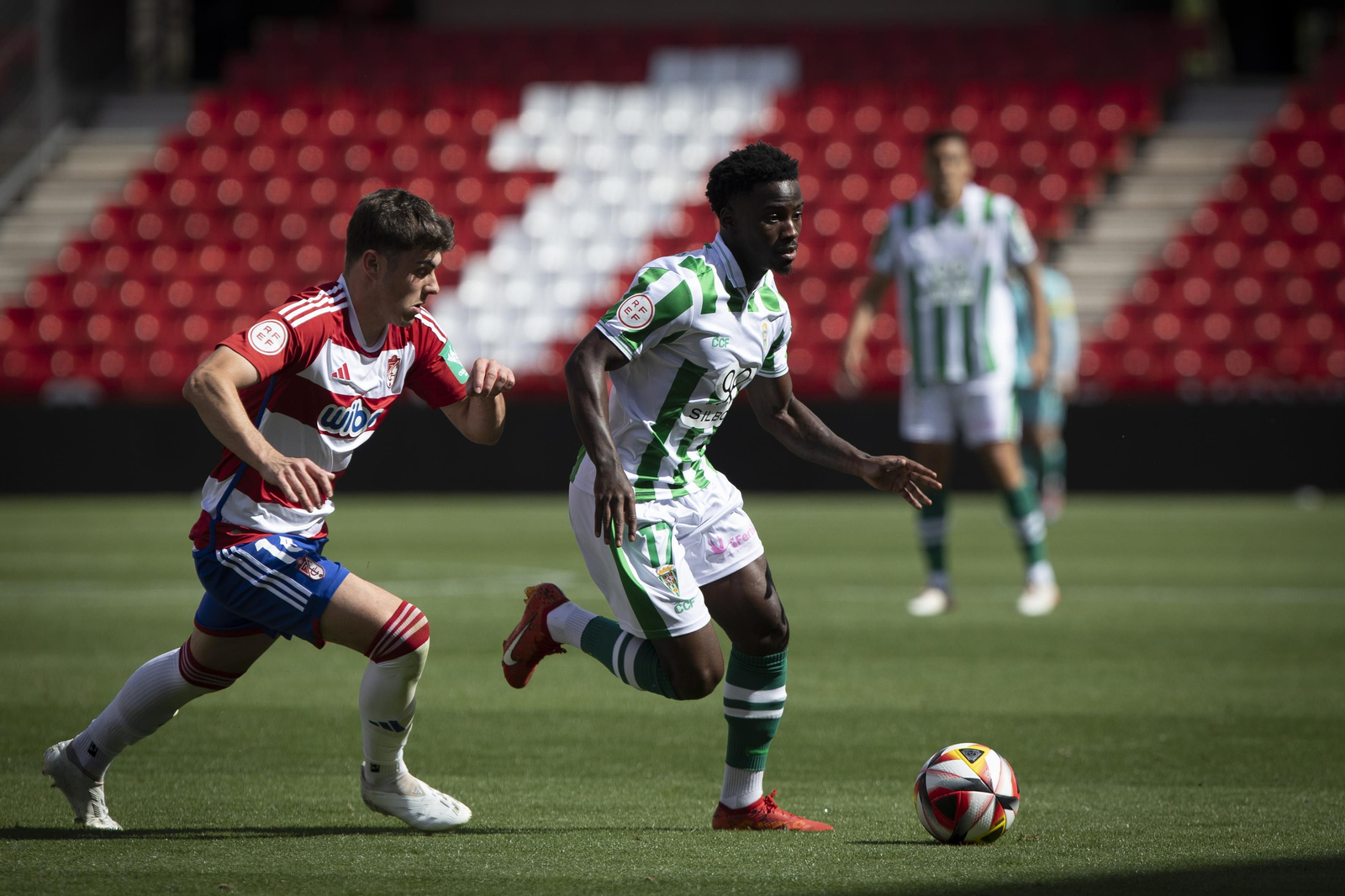 Las mejores fotos del ambiente en el Recreativo Granada - Córdoba CF