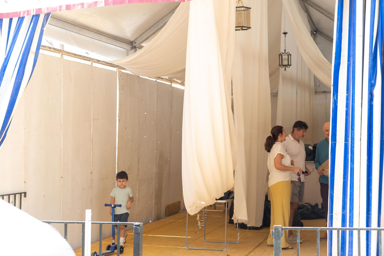 Imágenes de la recogida de las casetas de  Feria de Otoño y del Caballo