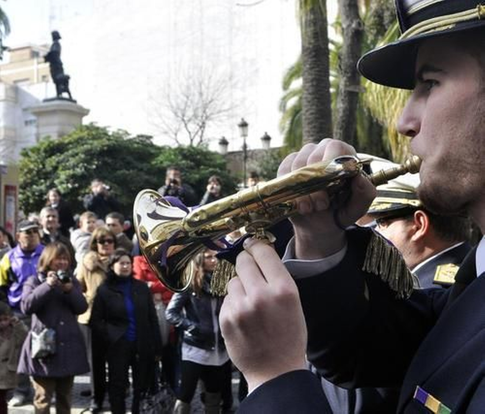 Setenta bandas procesionales de toda España desfilan por Sevilla. / Manuel Gómez