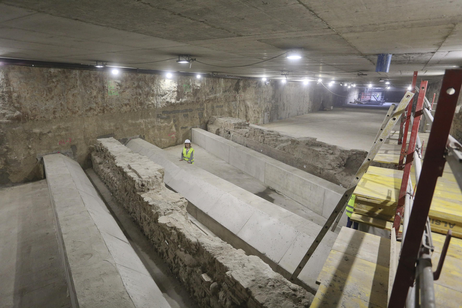 Restos de la muralla nazarí encontrada en la Avenida de Andalucía.