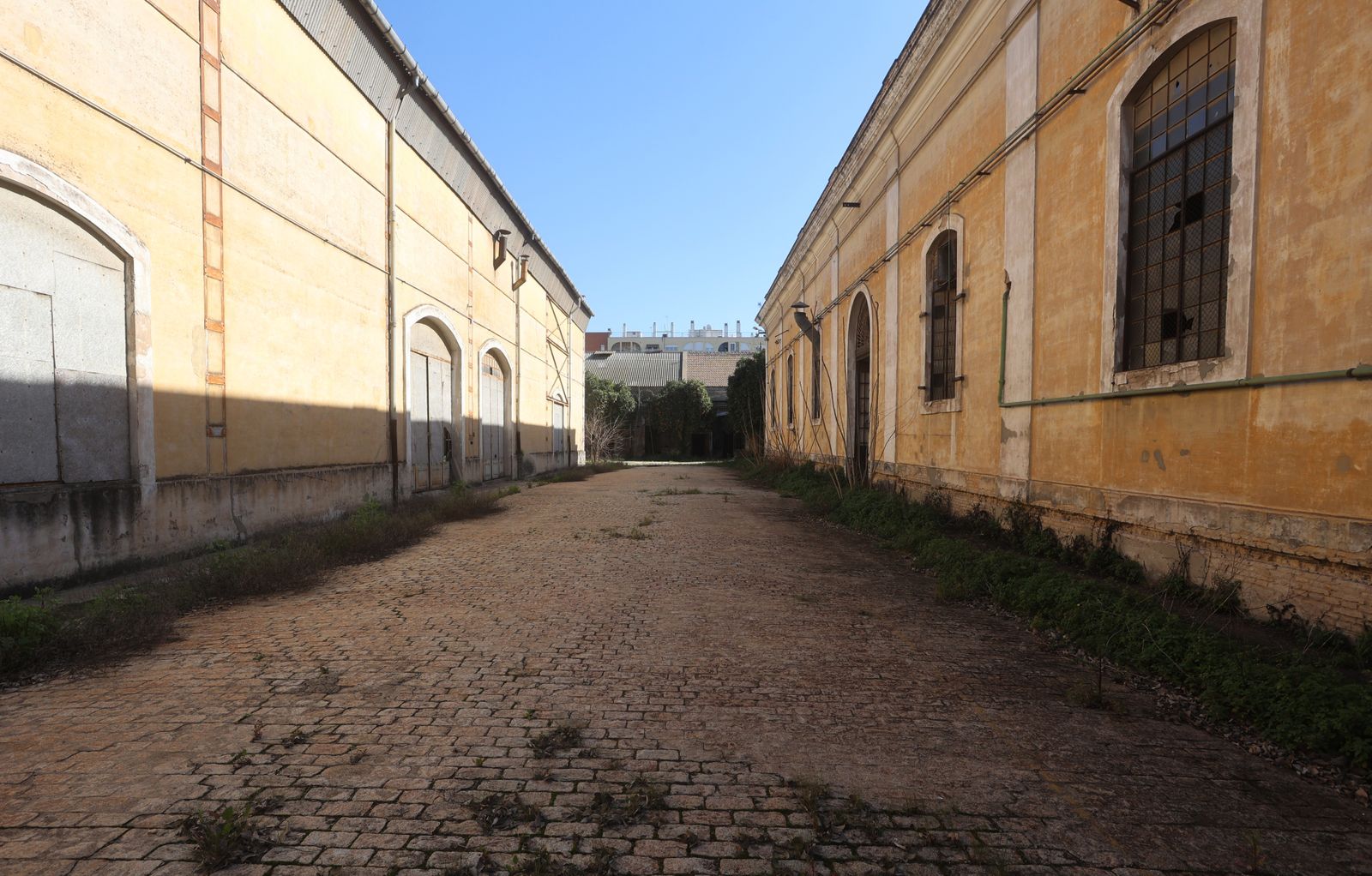Carolina España visita la antigua fábrica de Artillería
