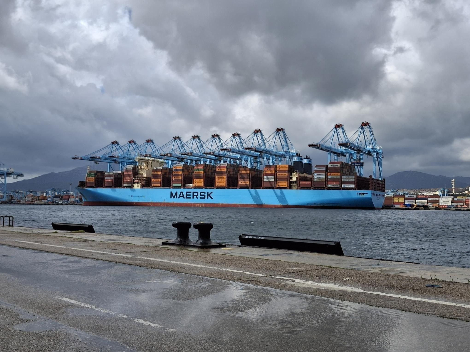 Un portacontenedores de Maersk, durante una escala en el Puerto de Algeciras